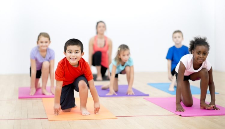 Yoga na Infância, um projeto que ensina a brincar