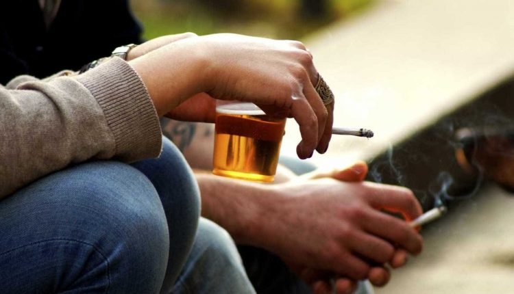 Álcool, drogas, e cigarro são três vilões da sua saúde
